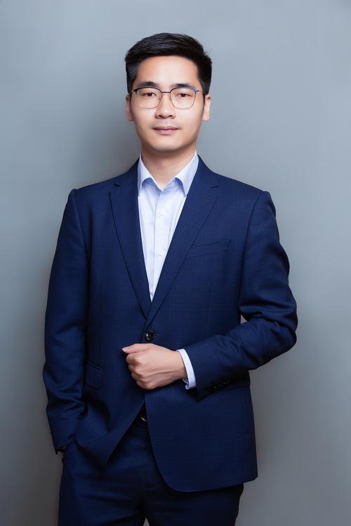 李萍 视觉与舞美负责人